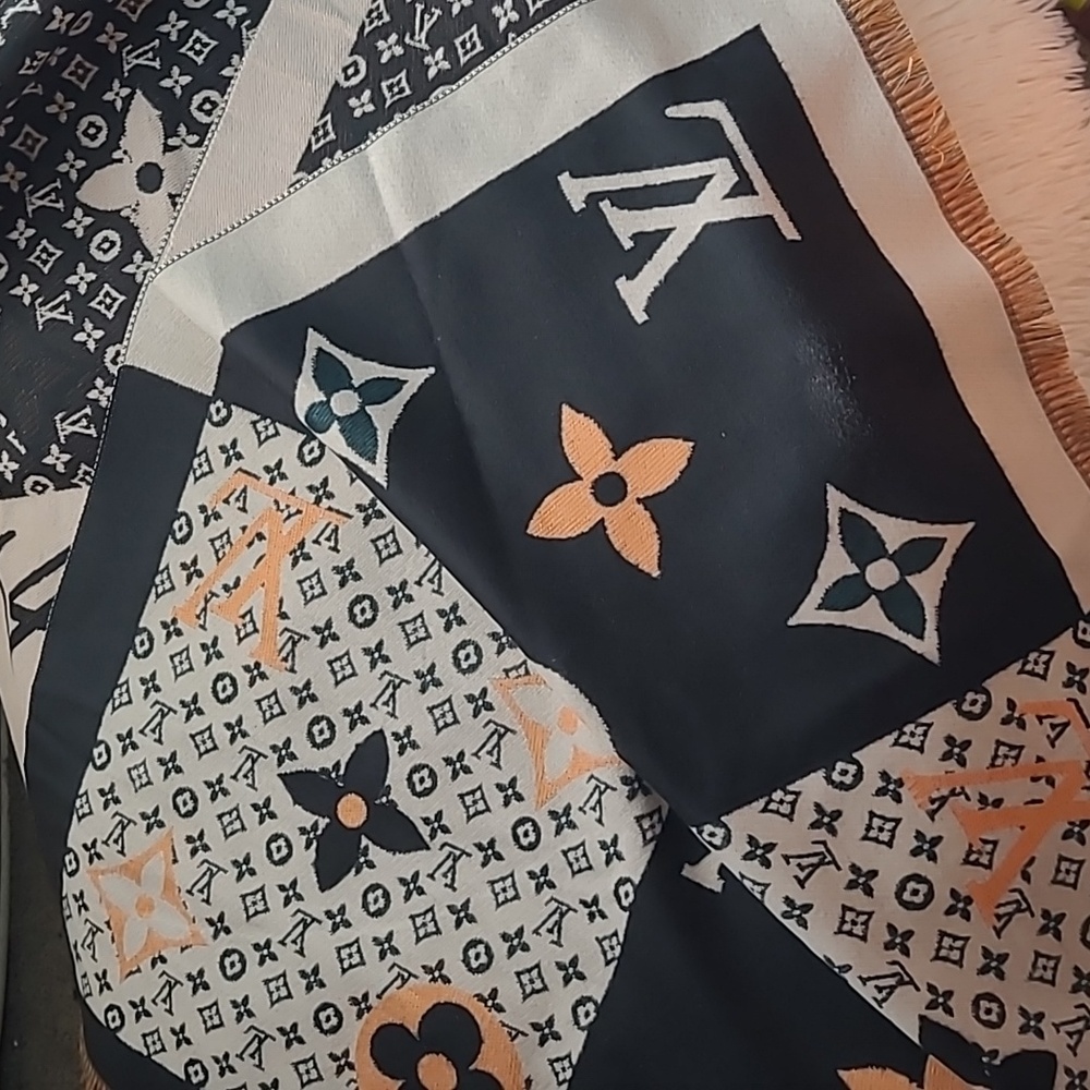 NWOT Reversible Oversized Shawl/Scarf